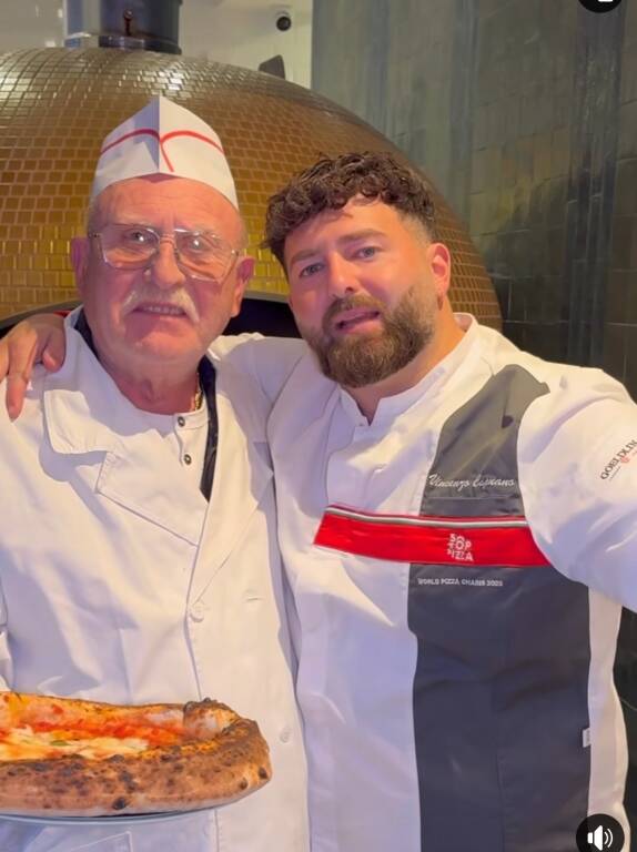 Le forbici diventano simbolo della nuova apertura di Vincenzo Capuano -  Pizza Tales