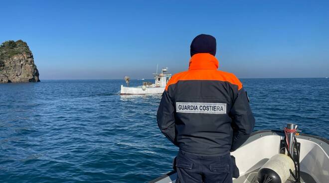 Nasse abbandonate nel Regno di Nettuno, maxi recupero a Lacco Ameno