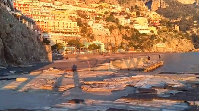 Positano, la prossima settimana inizieranno i lavori al molo danneggiato dalle mareggiate