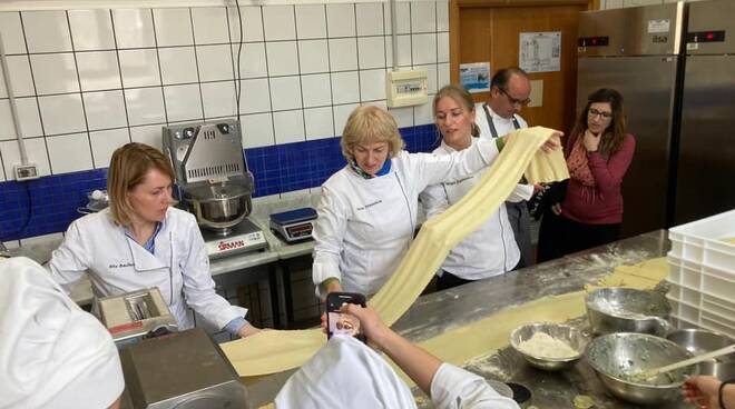 Sorrento, all'Istituto Superiore San Paolo concluso con successo il percorso di job shadowing con gli amici della Lituania