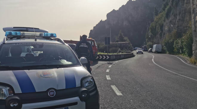 Positano, sulla SS 163 controlli della Polizia Locale sui motoveicoli in transito