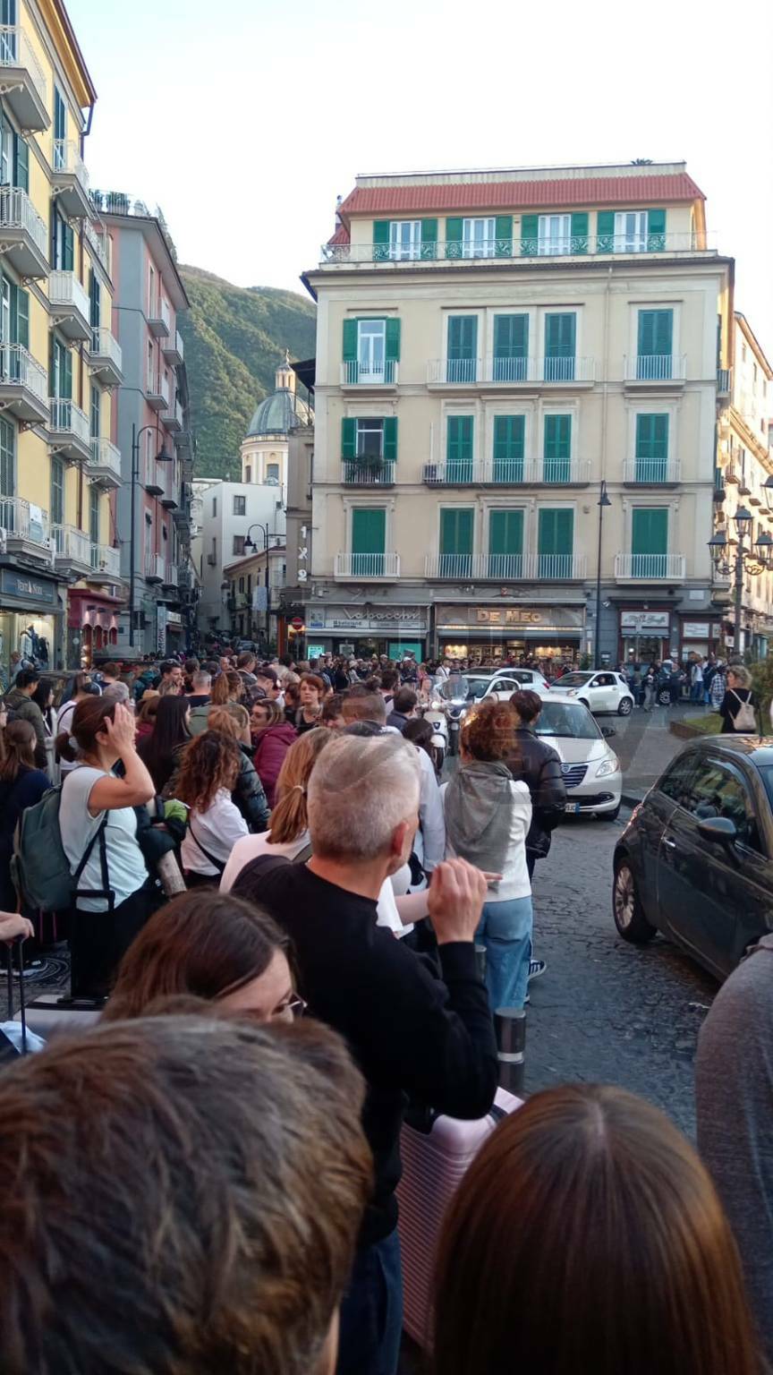 Ieri un calvario per gli utenti della Circumvesuviana, tra guasti ed informazioni carenti. Le testimonianze