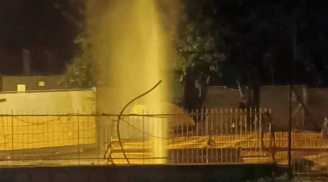 Piano di Sorrento, dopo la riparazione del tubo spunta un geyser a Mortora? Ancora problemi con l'acqua