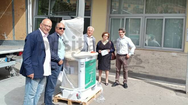 donazione carrello medico ospedale sorrento