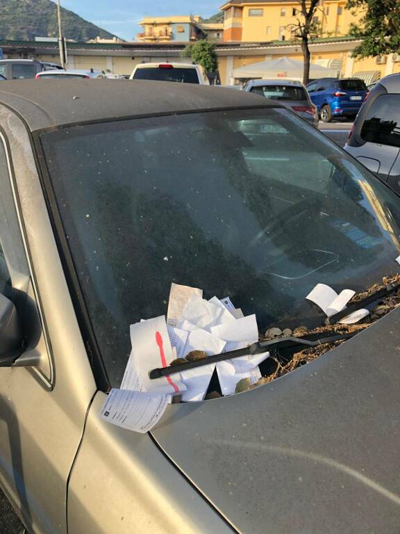 Piano di Sorrento, il mistero dell'auto parcheggiata in Piazza della Repubblica