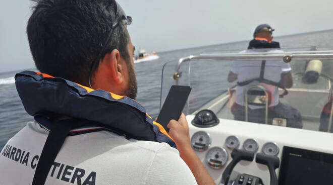 ISCHIA, PRONTO INTERVENTO DELLA GUARDIA COSTIERA: EFFETTUATA EVACUAZIONE MEDICA DI PERSONA INFORTUNATA VIA MARE