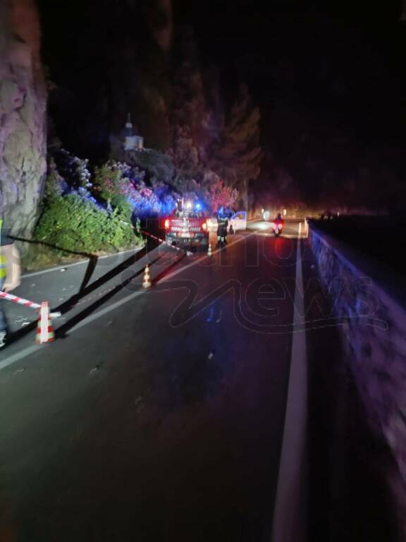 Piano di Sorrento masso alla Madonnina intervento 