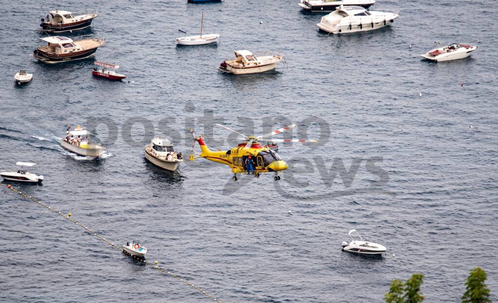 Positano intervento con elisoccorso in codice rosso in spiaggia