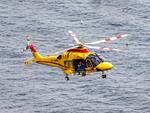 Positano intervento con elisoccorso in codice rosso in spiaggia