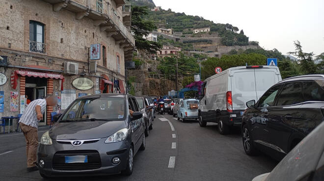 Traffico bloccato al bivio di Castiglione per Ravello