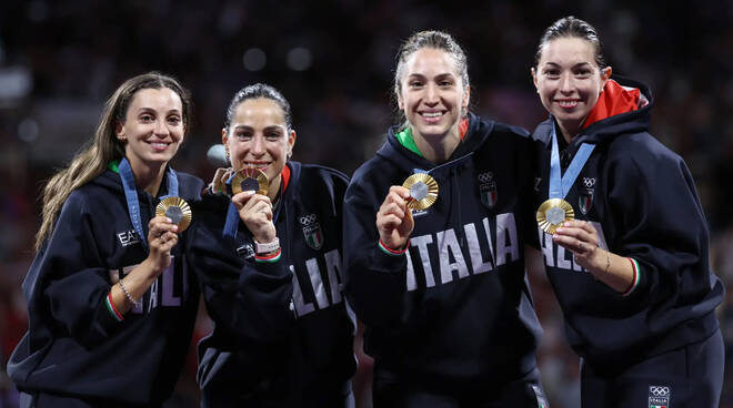 Alle Olimpiadi di Parigi le regine italiane della spada conquistano l’oro nella specialità a squadre 