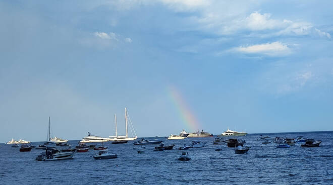 Arcobaleno e yacht a Positano