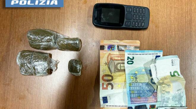 Centro storico: scoperto con la droga. Arrestato dalla Polizia di Stato