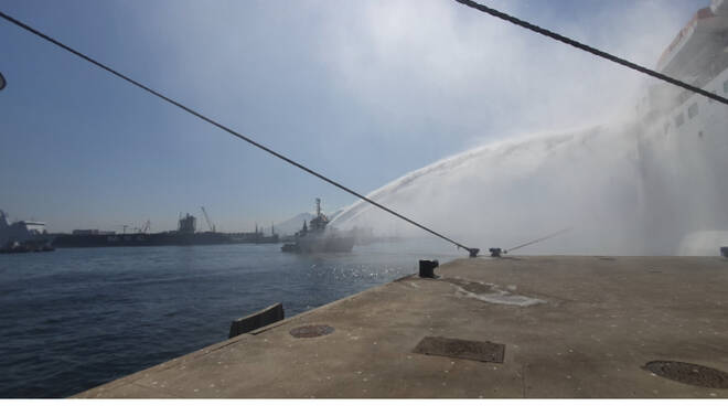 Esercitazione antincendio nel porto di Napoli