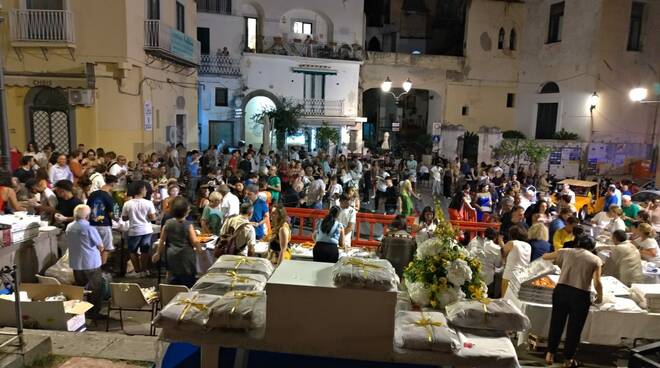 Festa grande per don Pasquale Abitabile ad Amalfi dopo la messa a Praiano e Tovere