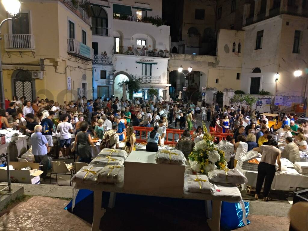Festa grande per don Pasquale Abitabile ad Amalfi dopo la messa a Praiano e Tovere