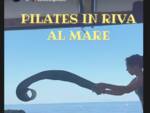 Pilates in riva al mare