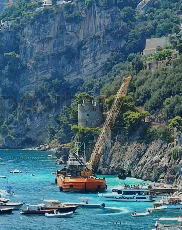 Positano, continuano i lavori di consolidamento della banchina