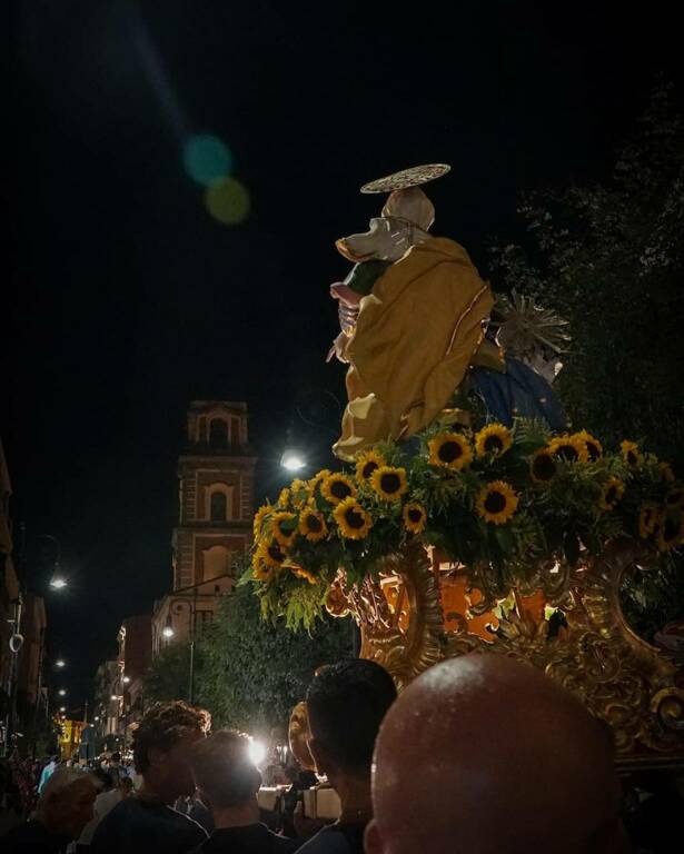 Un percorso di fede: la processione di Sant'Anna incanta Sorrento
