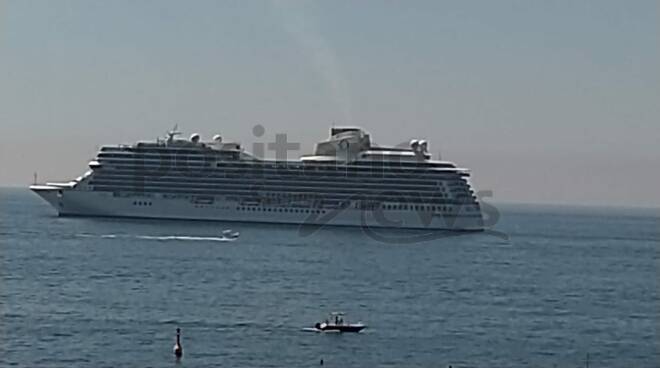 nave vista amalfi