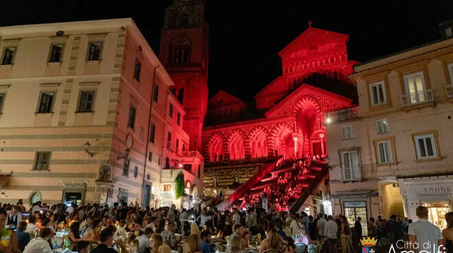 “Amalfi Summer Fest”, l’antica Repubblica Marinara è pronta ad infiammarsi tra ritmi irresistibili e show incandescenti per ballare in Piazza Duomo