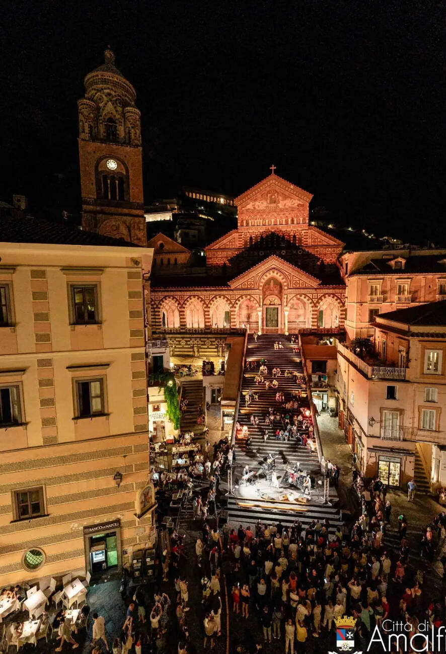 “Amalfi Summer Fest”, l’antica Repubblica Marinara è pronta ad infiammarsi tra ritmi irresistibili e show incandescenti per ballare in Piazza Duomo