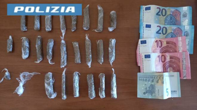 Case Nuove: sorpreso a cedere la droga. La Polizia di Stato trae in arresto un 19enne