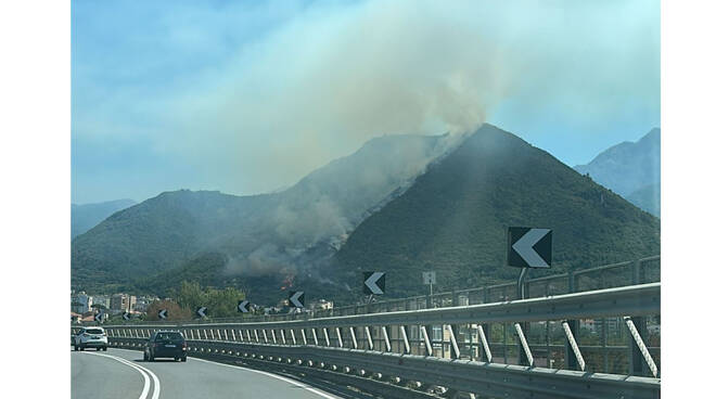 Incendio sul monte Pendolo, tra Gragnano e Pimonte