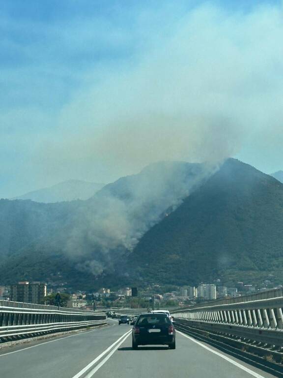 Incendio sul monte Pendolo, tra Gragnano e Pimonte