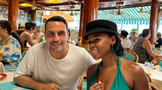 Janelle Monáe avvistata da Chez Black a Positano