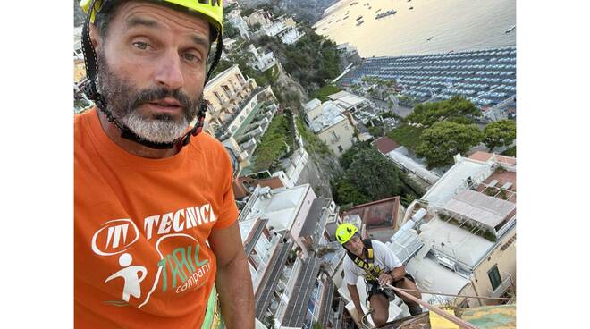 Positano, la tradizionale pulizia della Cupola in vista della festa dell'Assunta