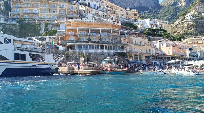 Positano: problemi di sicurezza e organizzazione al molo