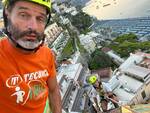 Positano, pulizia della Cupola per la festa dell'Assunta 