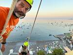 Positano, pulizia della Cupola per la festa dell'Assunta 