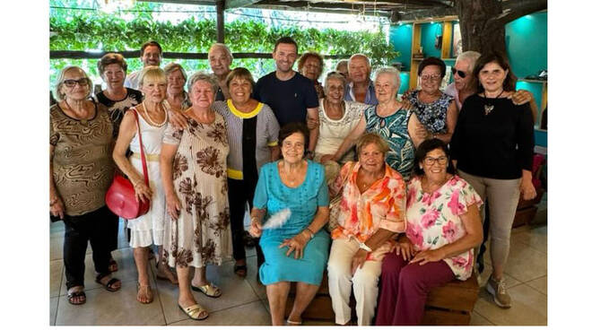 Sorrento, il sindaco a pranzo in compagnia del Centro Anziani