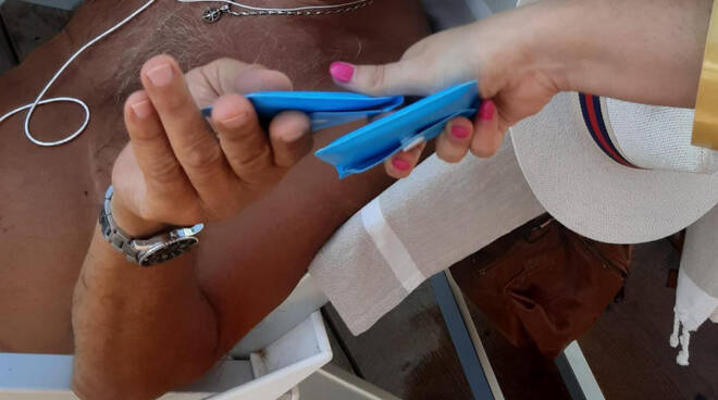 Sorrento, prosegue sulle spiagge la campagna di sensibilizzazione contro l'abbandono di mozziconi di sigarette