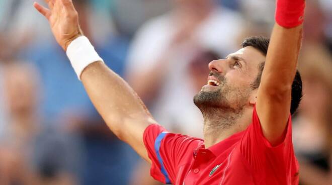 Tennis, Novak Djokovic corona la sua carriera con l'oro alle Olimpiadi di Parigi