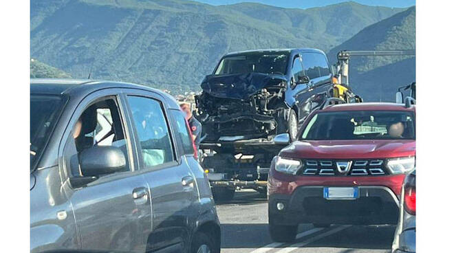 https://www.positanonews.it/photogallery_new/images/2024/09/castellammare-di-stabia-incidente-sul-cavalcavia-san-marco-coinvolti-un-ncc-ed-un-autovettura-3423394.660x368.jpg