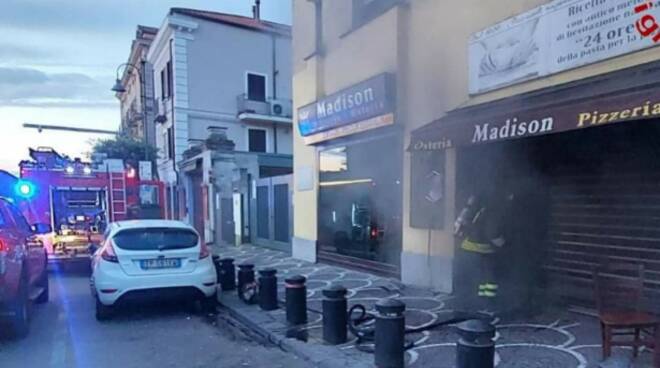 cava-de-tirreni-incendio-in-pizzeria