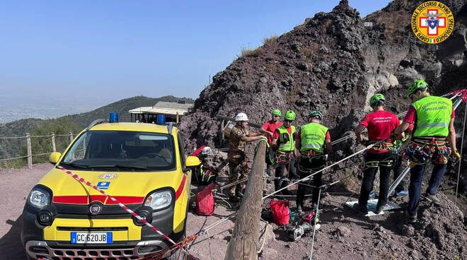 CNSAS e SMOM insieme per una simulazione di intervento sul cratere del Vesuvio