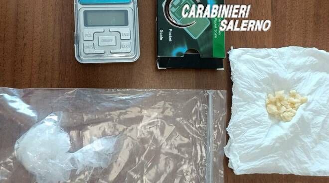 Contrasto allo spaccio di stupefacenti. Pusher arrestato dai carabinieri nel Salernitano