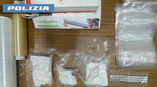 Fuorigrotta: sorpresi con oltre un kg di cocaina. La Polizia di Stato arresta due napoletani