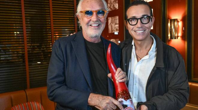 Gino Sorbillo e Flavio Briatore: dalla polemica alla pace con un cornetto rosso