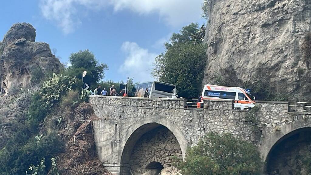 incidente ss163 in direzione positano