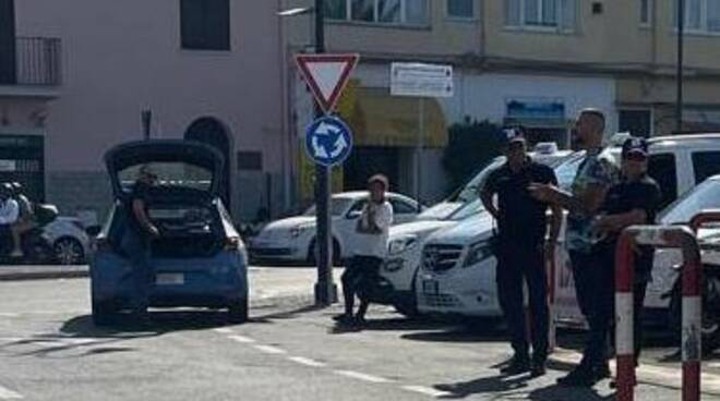 Ischia.Lite tra due tassisti per un “viaggio rubato” , per calmare gli animi intervenuta la polizia a Casamicciol