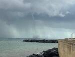 Ischia, tromba marina davanti alla costa