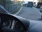 Minivan supera al semaforo da Positano a Piano di Sorrento