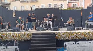 Positano, alla Spiaggia Grande le prove del Maestro Enzo Gragnaniello