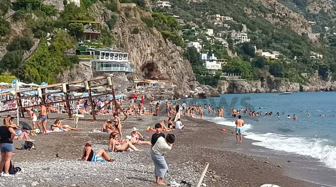 Positano, i Lucibello ritirano il pontile: previsto mare mosso, possibili disagi per le vie del mare