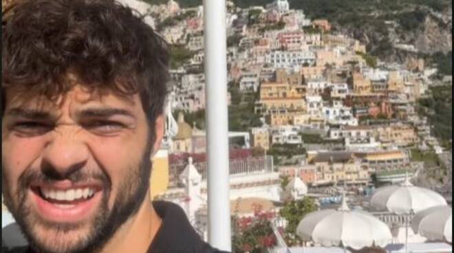 Positano: l'attore statunitense Noah Centineo in vacanza sulla Divina